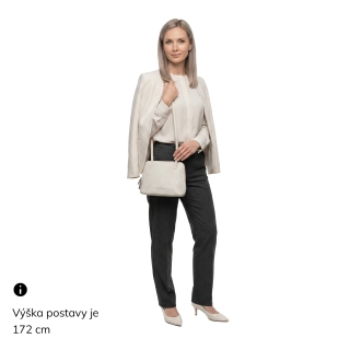 Kožená crossbody kabelka s premysleným členením Noelia Bolger materiál kože zapínanie na zips farba biela veľkosť malá NB 0115 OW Na postave