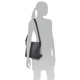 Kožená crossbody kabelka vo vintage štýle Noelia Bolger materiál kože zapínanie na zips farba čierna veľkosť malá NB 2001 C Na postave