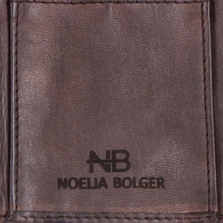Kožená peňaženka s praktickým vreckom na zips Noelia Bolger materiál kože zapínanie na cvok farba hnedá veľkosť malá 5132 NB H Logo