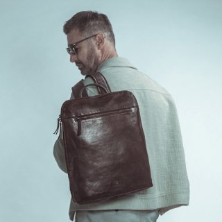 Kožený batoh s priehradkou na notebook Poyem materiál kože zapínanie na zips farba hnedá veľkosť veľká 2226 Poyem H Lifestyle