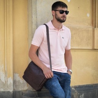 Kožená messenger taška Poyem materiál kože zapínanie s chlopňou farba hnedá veľkosť veľká 2205 Poyem H Lifestyle