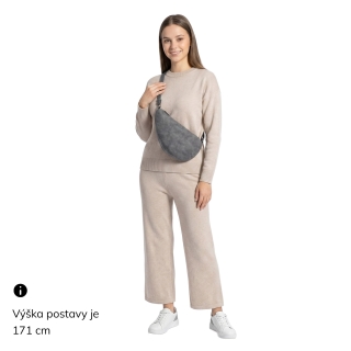 Kabelka typu moonbag zo syntetickej kože Tangerin materiál syntetická koža zapínanie na zips farba hnedá veľkosť malá 1111 H Na postave