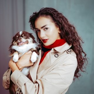 Ľahká farebná šatka Noelia Bolger materiál polyester farba červená KL503 - 05 Lifestyle