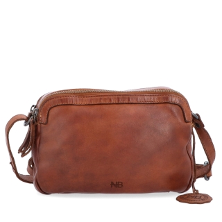 Minimalistická kožená crossbody kabelka Noelia Bolger materiál kože zapínanie na zips farba koňaková veľkosť malá NB 2407 KO Spredu