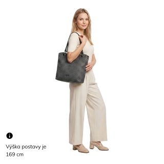 Praktická shopper kabelka so štruktúrovaným vnútrom Le Sands materiál syntetická koža zapínanie na zips farba čierna veľkosť veľká 4619 C Na postave