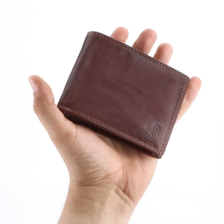 Kvalitná kožená peňaženka Poyem materiál kože zapínanie Bez zapínania farba hnedá veľkosť malá 5236 Poyem H V ruke