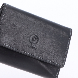 Menšia kožená peňaženka unisex Poyem materiál kože zapínanie na cvok farba čierna veľkosť malá 5240 Poyem C Logo