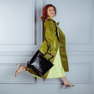 Veľká dizajnová kabelka Noelia Bolger materiál kože zapínanie na zips farba čierna veľkosť veľká NB 0049 C Lifestyle