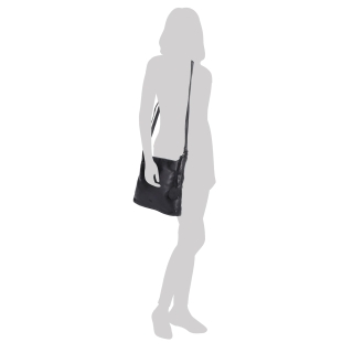 Kožená crossbody kabelka na každý deň Noelia Bolger materiál kože zapínanie na zips farba čierna veľkosť malá NB 2404 C Na postave