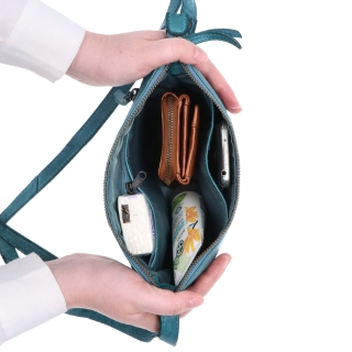 Kožená crossbody s čistými líniami Noelia Bolger materiál kože zapínanie na zips farba tyrkysová veľkosť malá NB 2414 TYR Vnútro