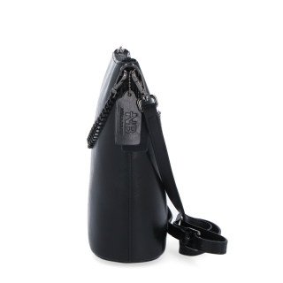 Elegantná kožená crossbody s retiazkou Noelia Bolger materiál kože zapínanie na zips farba čierna veľkosť malá NB 0048 C Z boku