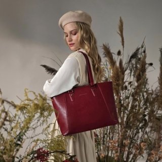 Luxusná kožená kabelka Noelia Bolger Noelia Bolger materiál kože zapínanie na zips farba červená veľkosť veľká NB 0092 TCV Lifestyle