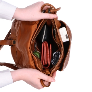 Kožená crossbody kabelka so zdobenou chlopňou Noelia Bolger materiál kože zapínanie s chlopňou farba koňaková veľkosť stredná NB 2030 KO Vnútro