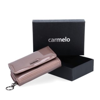 Lakovaná kožená peňaženka s moderným vzorom Carmelo materiál kože zapínanie na zips farba taupe veľkosť malá 2105 K T Krabička