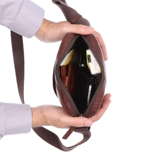 Kožená crossbody taška Poyem materiál kože farba hnedá veľkosť malá 2200 Poyem H Vnútro