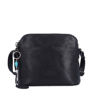 Kožená crossbody kabelka s vreckom a príveskom Noelia Bolger materiál kože zapínanie na zips farba čierna veľkosť malá NB 3105 C Spredu