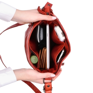Kožená vintage crossbody s vreckami Noelia Bolger materiál kože zapínanie na zips farba červená veľkosť stredná NB 2006 CV Vnútro