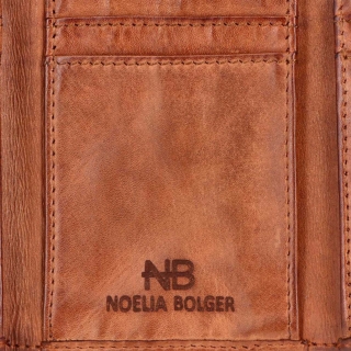 Minimalistická kožená peňaženka s prešívaním Noelia Bolger materiál kože zapínanie na cvok farba koňaková veľkosť malá 5129 NB KO Logo