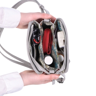 Praktická crossbody kabelka so štruktúrovaným vnútrom Tangerin materiál syntetická koža zapínanie na zips farba koňaková veľkosť malá 1117 CAM Vnútro