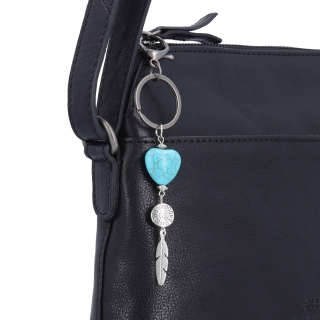 Kožená crossbody kabelka s vreckom a príveskom Noelia Bolger materiál kože zapínanie na zips farba čierna veľkosť malá NB 3105 C Detail