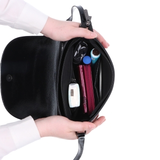 Elegantná crossbody kabelka s chlopňou Le Sands materiál syntetická koža zapínanie s chlopňou farba vínová veľkosť malá 4647 BO Vnútro