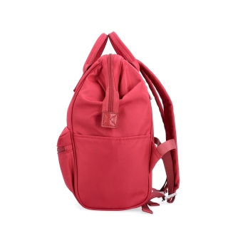 Praktický dámsky batoh na každodenné použitie Carmelo materiál nylon zapínanie na zips farba červená veľkosť stredná 6611 CV Z boku
