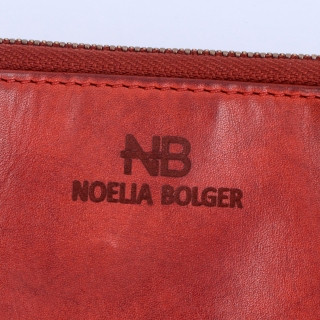 Kožená peňaženka s vreckom na zips Noelia Bolger materiál kože zapínanie na cvok farba červená veľkosť malá 5136 NB CV Logo