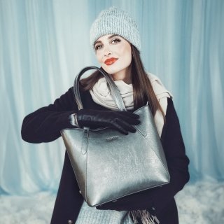 Priestranná shopper kabelka cez rameno Le Sands materiál syntetická koža zapínanie na zips farba metalíza veľkosť veľká 7703 TI Lifestyle