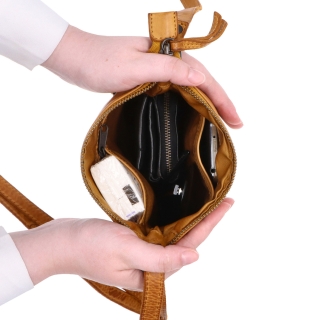 Elegantná kožená crossbody kabelka Noelia Bolger materiál kože zapínanie na zips farba žltá veľkosť malá NB 2415 ZLU Vnútro