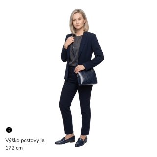 Kožená crossbody kabelka s premysleným členením Noelia Bolger materiál kože zapínanie na zips farba modrá veľkosť malá NB 0115 TM Na postave