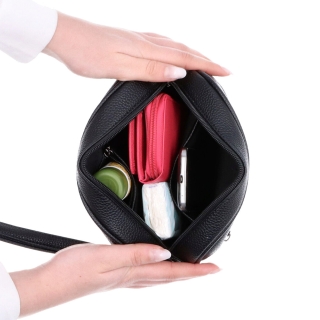 Malá praktická kabelka zo syntetickej kože Carmelo materiál syntetická koža zapínanie na zips farba modrá veľkosť malá 4329 SM Vnútro