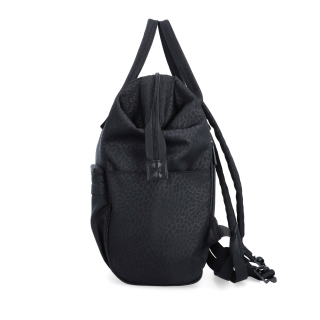 Veľký praktický batoh Carmelo Carmelo materiál nylon zapínanie na zips farba čierna veľkosť veľká 4319 C LE Z boku