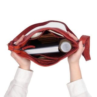 Kožená crossbody kabelka vo vintage štýle Noelia Bolger materiál kože zapínanie na zips farba červená veľkosť malá NB 2001 CV Vnútro