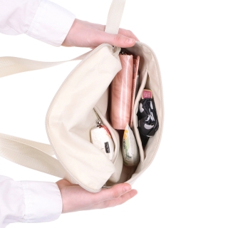 Priestranná nylonová ľadvinka so širokým popruhom Carmelo materiál nylon zapínanie na zips farba béžová veľkosť stredná 6612 BE LE Vnútro
