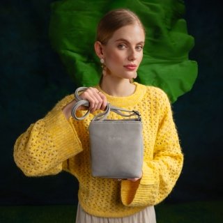 Praktická crossbody kabelka so štruktúrovaným vnútrom Tangerin materiál syntetická koža zapínanie na zips farba sivá veľkosť malá 1117 SS Lifestyle