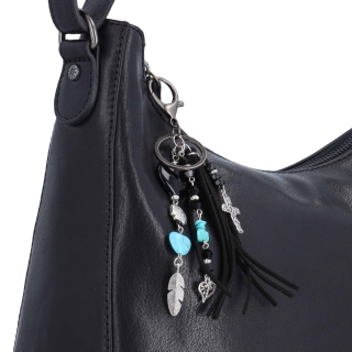 Kožená crossbody kabelka s moderným príveskom Noelia Bolger materiál kože zapínanie na zips farba čierna veľkosť stredná NB 3106 C Detail