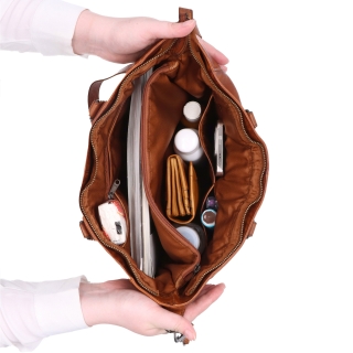 Priestranná shopper kabelka z pravej kože Noelia Bolger materiál kože zapínanie na zips farba koňaková veľkosť stredná NB 2427 KO Vnútro