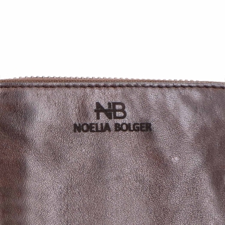Praktická kožená peňaženka s prešívaním Noelia Bolger materiál kože zapínanie na cvok farba hnedá veľkosť malá 5130 NB H Logo