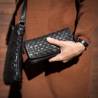 Dlhá prepletaná peňaženka Noelia Bolger materiál kože zapínanie na cvok farba čierna veľkosť veľká 5105 NB C Lifestyle