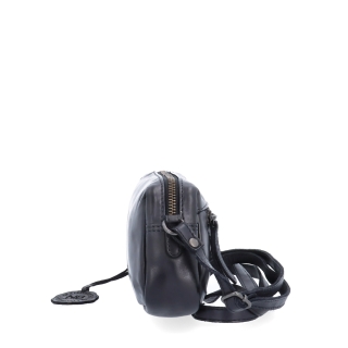 Minimalistická kožená crossbody kabelka Noelia Bolger materiál kože zapínanie na zips farba čierna veľkosť malá NB 2417 C Z boku