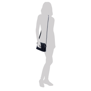 Jemná, minimalistická crossbody kabelka Le Sands materiál syntetická koža zapínanie na zips farba béžová veľkosť malá 7718 BE Na postave