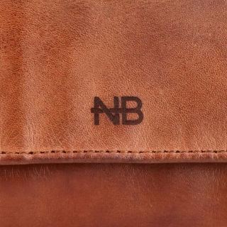 Malá kožená peňaženka pre mužov aj ženy Noelia Bolger materiál kože farba koňaková veľkosť malá 5135 NB KO Logo