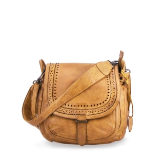 Kožená crossbody kabelka so zdobenou chlopňou Noelia Bolger materiál kože zapínanie s chlopňou farba žltá veľkosť stredná NB 2030 ZLU Spredu