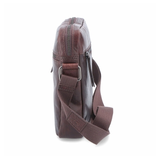 Kožená crossbody taška Poyem materiál kože farba hnedá veľkosť malá 2206 Poyem H Z boku