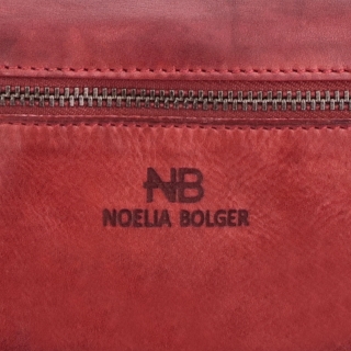 Väčšia kožená peňaženka s motívom mandaly Noelia Bolger materiál kože zapínanie na zips farba červená veľkosť veľká 5123 NB CV
