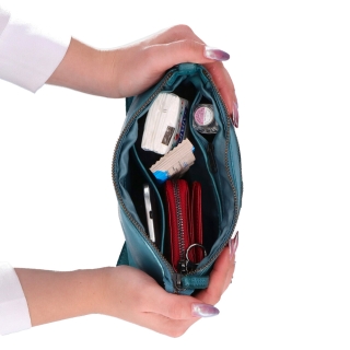 Praktická kožená crossbody na každý deň Noelia Bolger materiál kože zapínanie na zips farba tyrkysová veľkosť malá NB 2406 TYR Vnútro