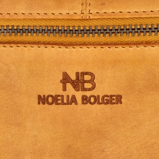 Dlhá kožená peňaženka s prešívaním Noelia Bolger materiál kože zapínanie na cvok farba žltá veľkosť veľká 5126 NB ZLU Logo