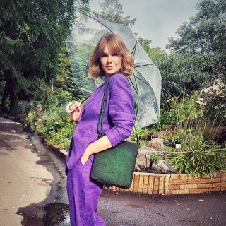 Crossbody s čistým dizajnom Indee materiál syntetická koža zapínanie na zips farba zelená veľkosť malá 6316 TZE Lifestyle