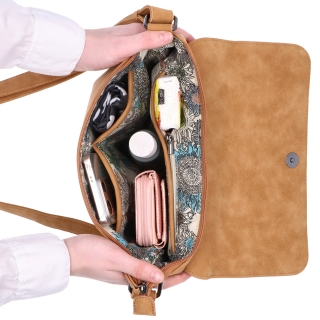 Praktická crossbody kabelka s klopou Tangerin materiál syntetická koža zapínanie na cvok farba béžová veľkosť stredná 1116 BE Vnútro
