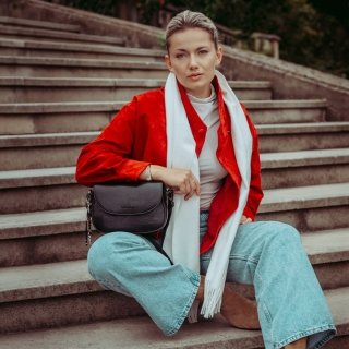 Elegantný jednofarebný šál so strapcami Noelia Bolger materiál Polyester s prímesou vlny farba biela KZ003 - 02 Lifestyle